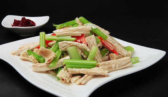 好身材吃出来,腐竹拌芹菜